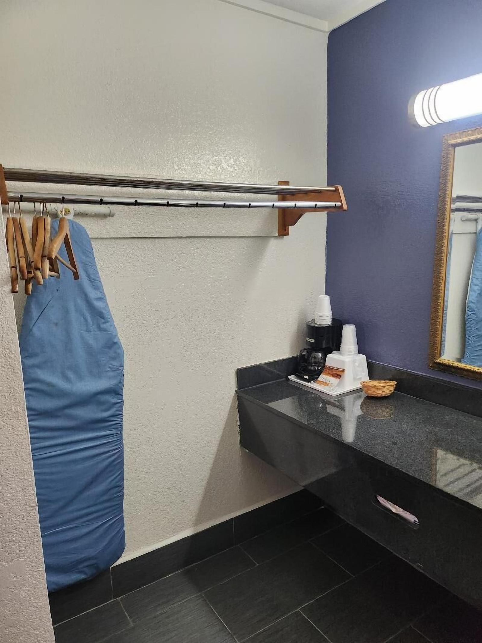 Americas Best Value Inn-Forest