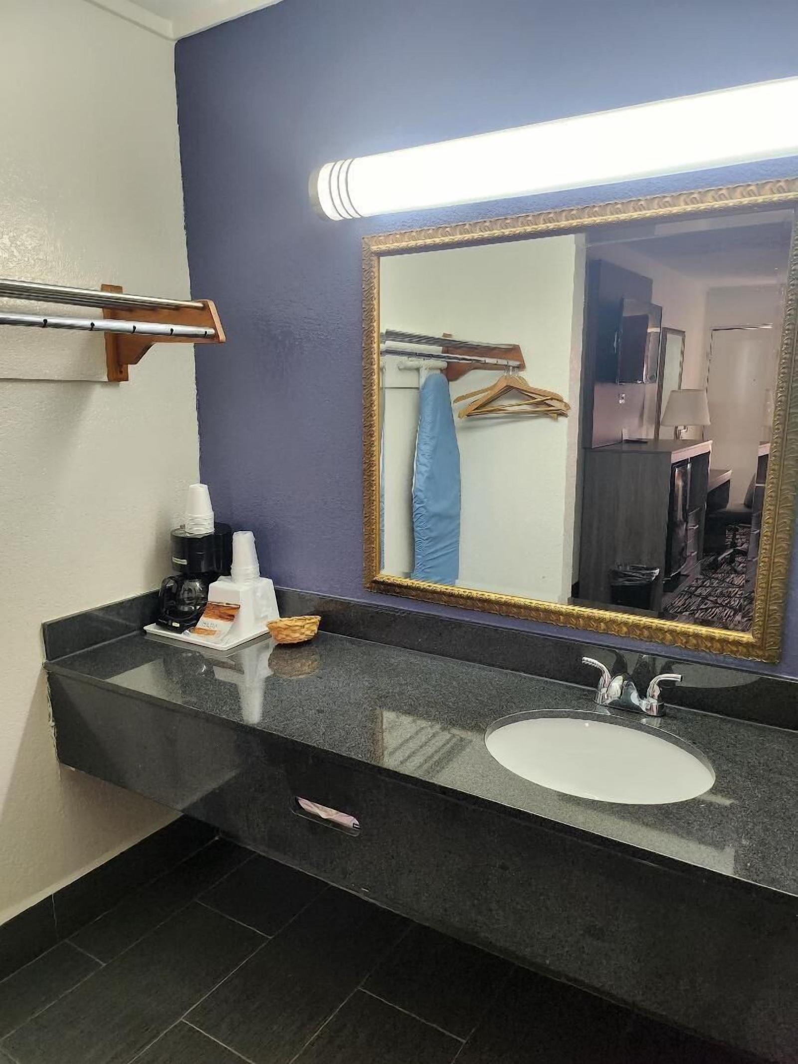 Americas Best Value Inn-Forest