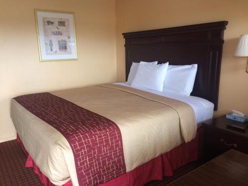 Dequeen Courtyard Inn