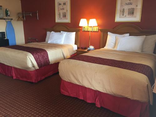 Dequeen Courtyard Inn