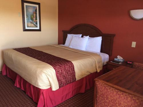 Dequeen Courtyard Inn
