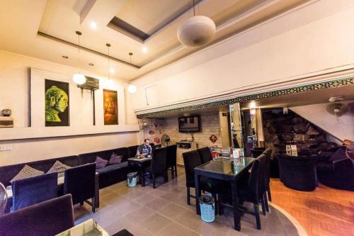 Lucky Ro Hotel & Restaurant
