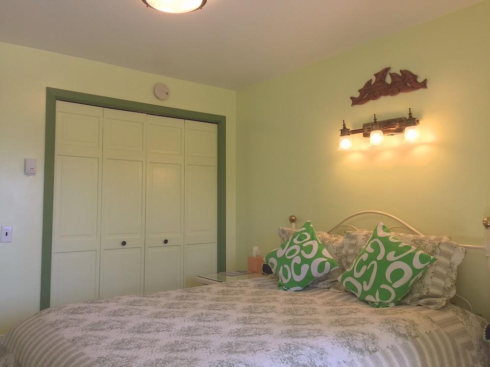 Halcyon Heights Bed & Breakfast/Inn