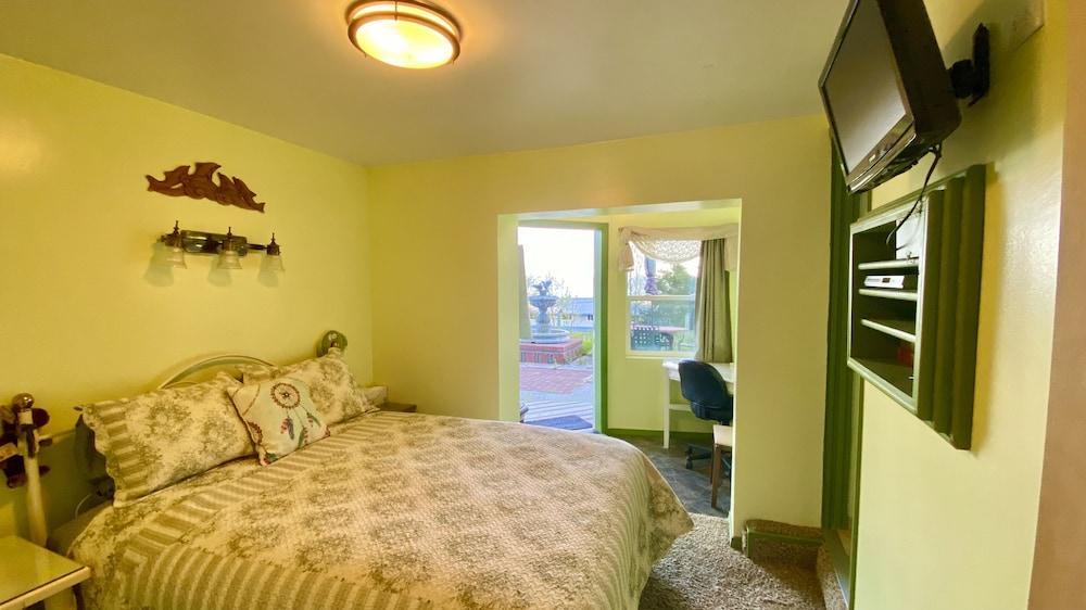 Halcyon Heights Bed & Breakfast/Inn