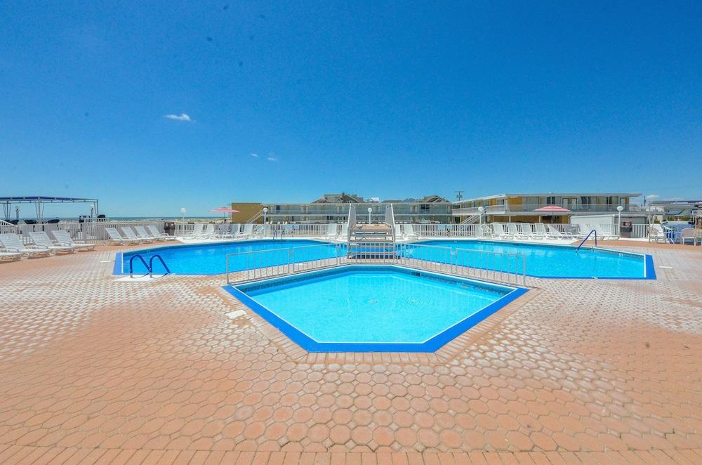El Coronado Resort