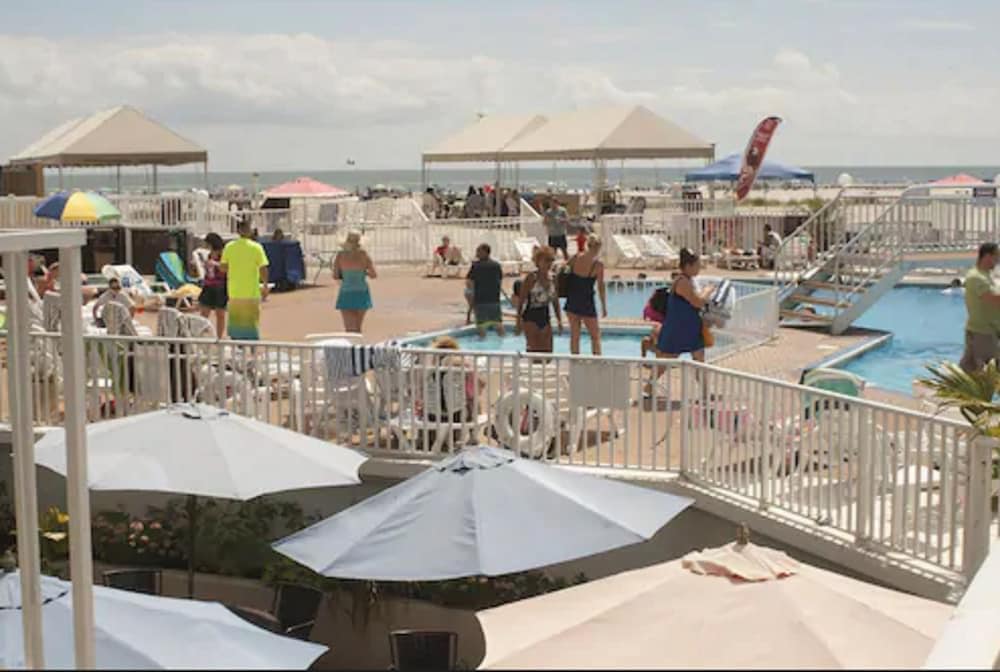 El Coronado Resort