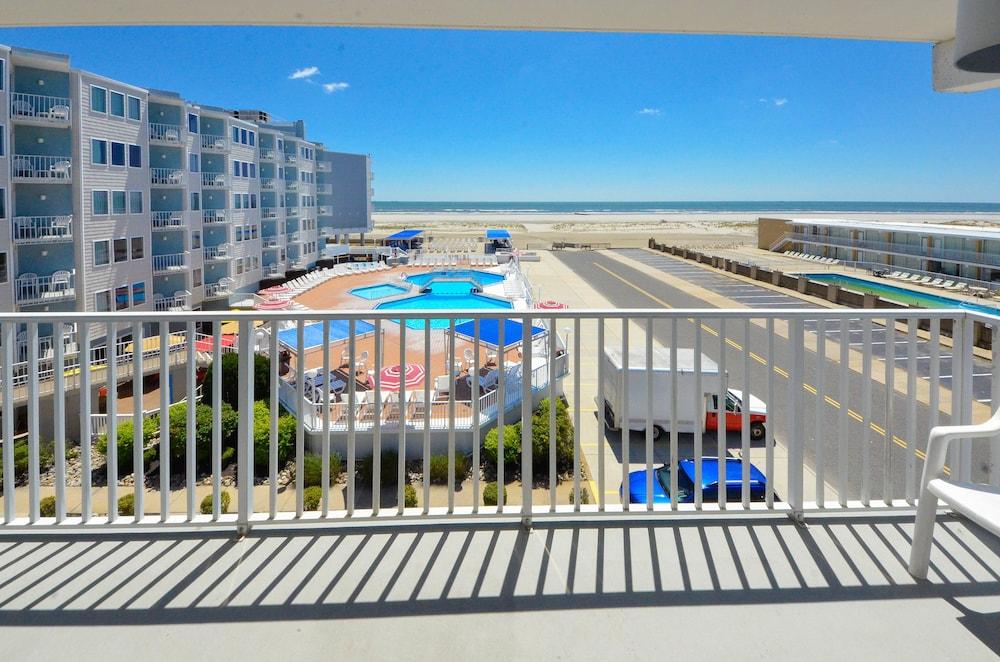 El Coronado Resort