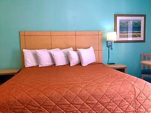 Dunes Inn & Suites