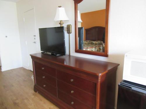 Dunes Inn & Suites