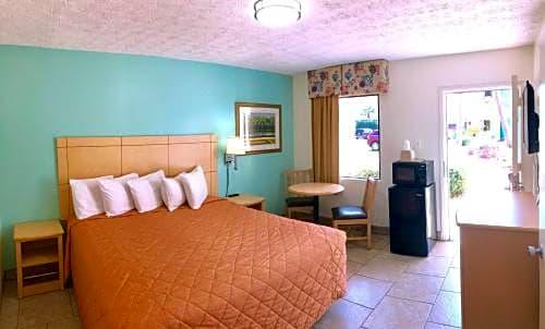Dunes Inn & Suites