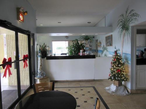 Dunes Inn & Suites