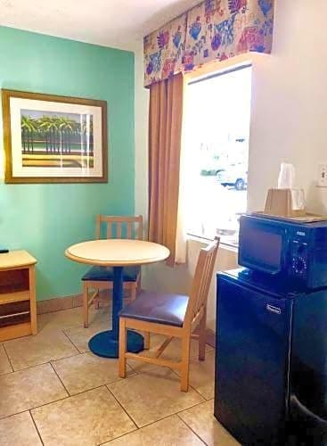 Dunes Inn & Suites