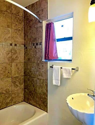 Dunes Inn & Suites