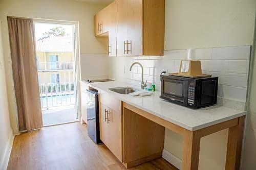 Dunes Inn & Suites