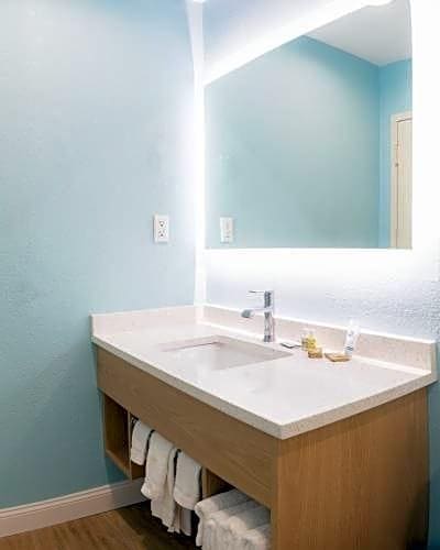 Dunes Inn & Suites
