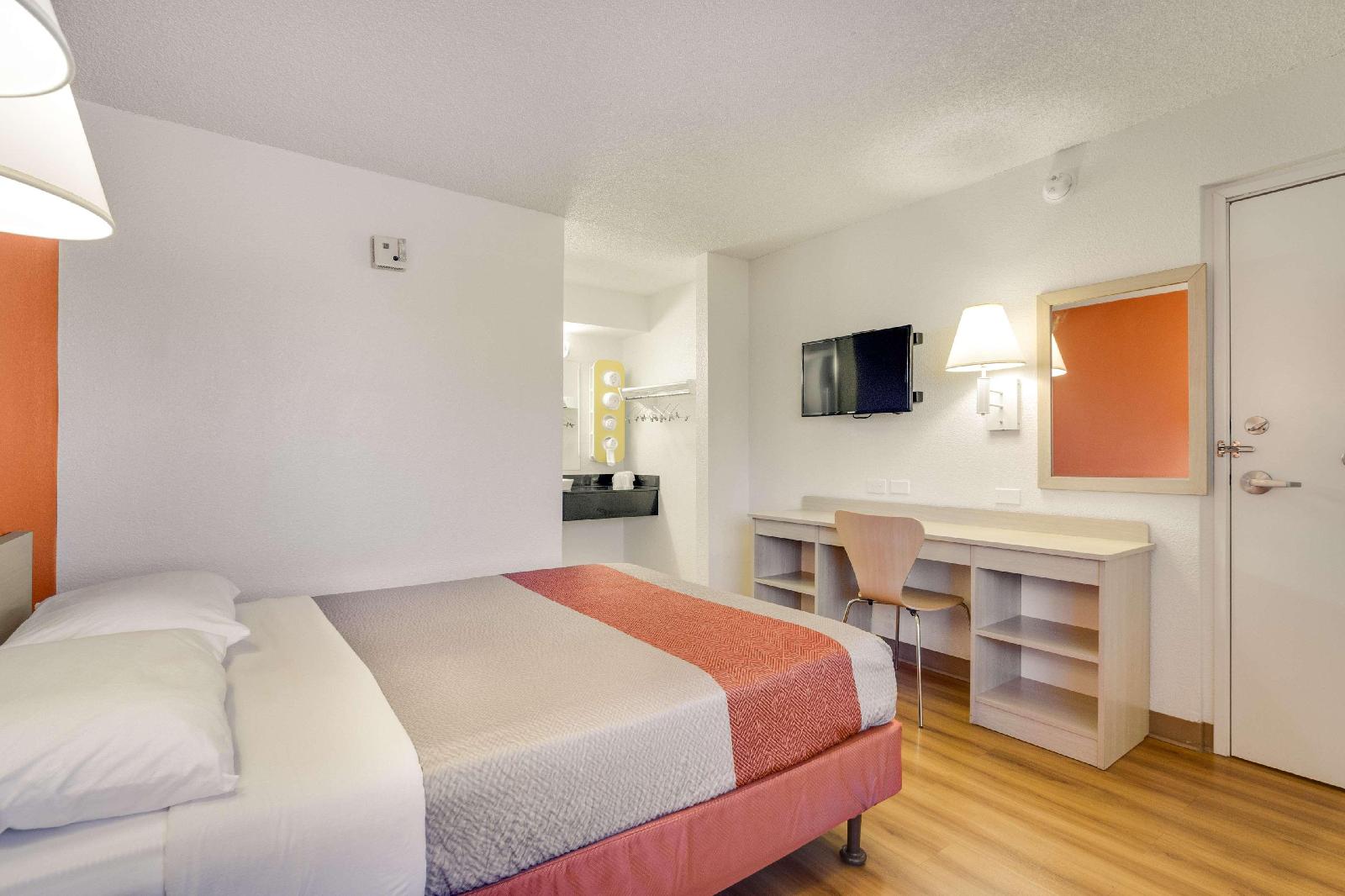 Motel 6 Phoenix Tempe Broadway ASU