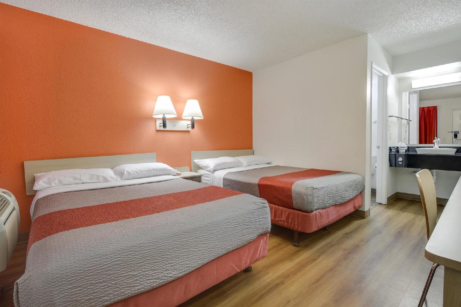 Motel 6 Phoenix Tempe Broadway ASU