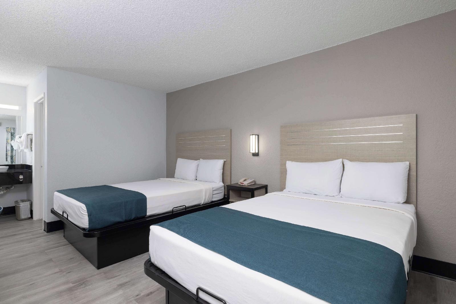 Motel 6 Phoenix Tempe Broadway ASU