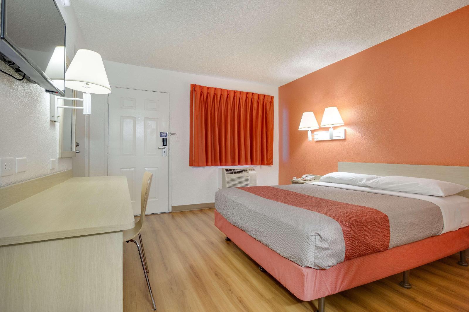 Motel 6 Phoenix Tempe Broadway ASU