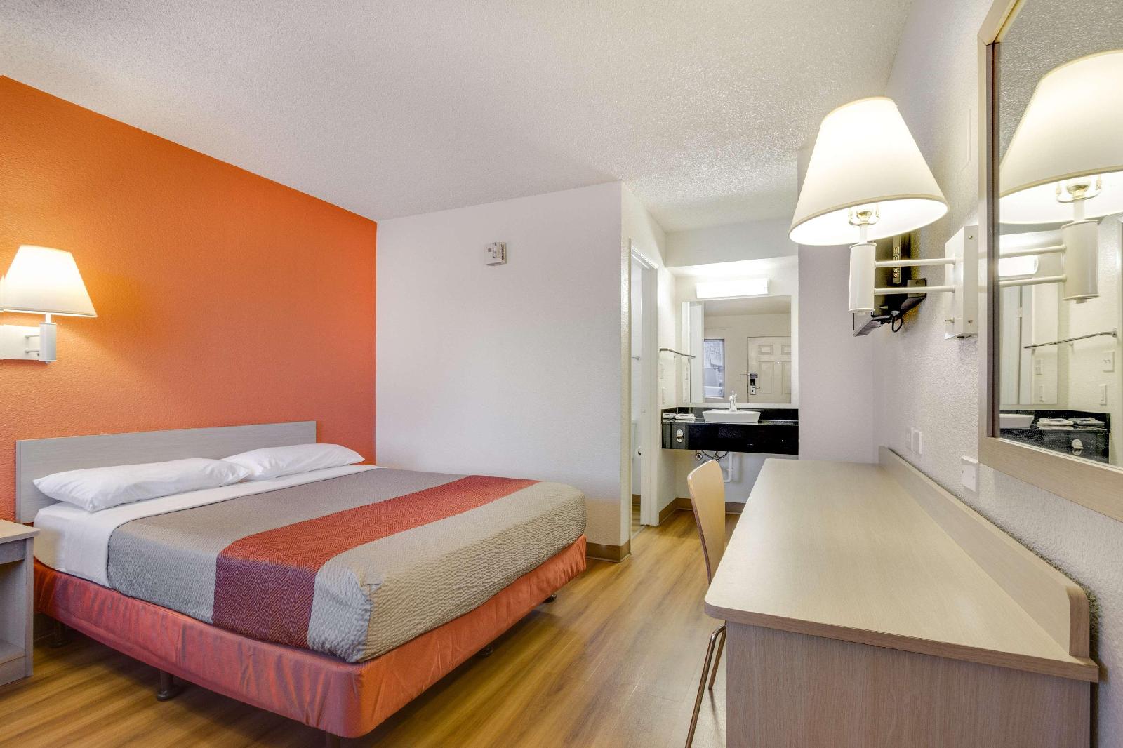 Motel 6 Phoenix Tempe Broadway ASU