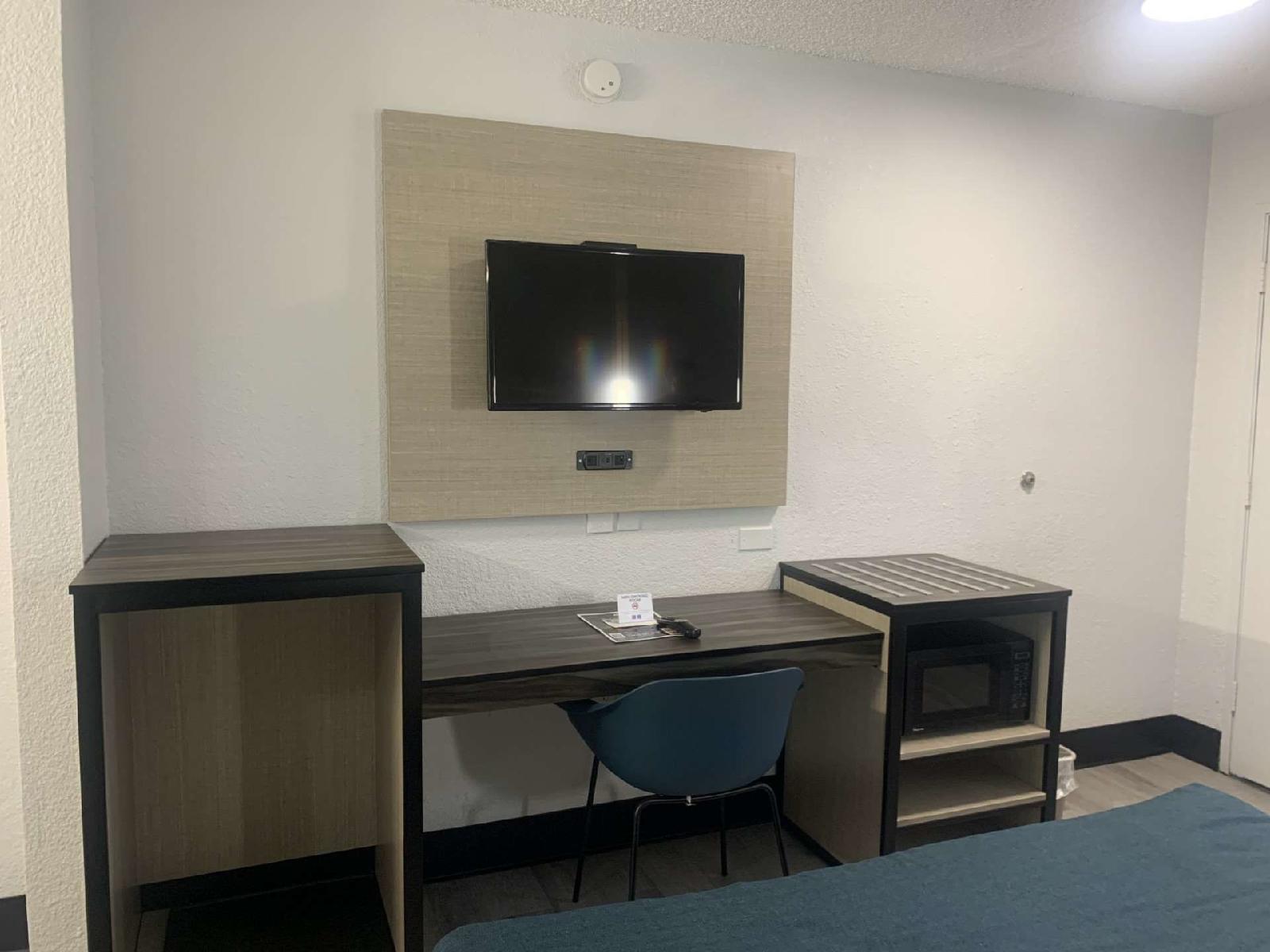 Motel 6 Phoenix Tempe Broadway ASU