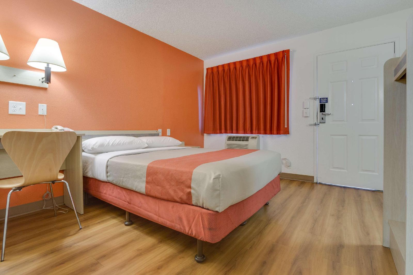 Motel 6 Phoenix Tempe Broadway ASU