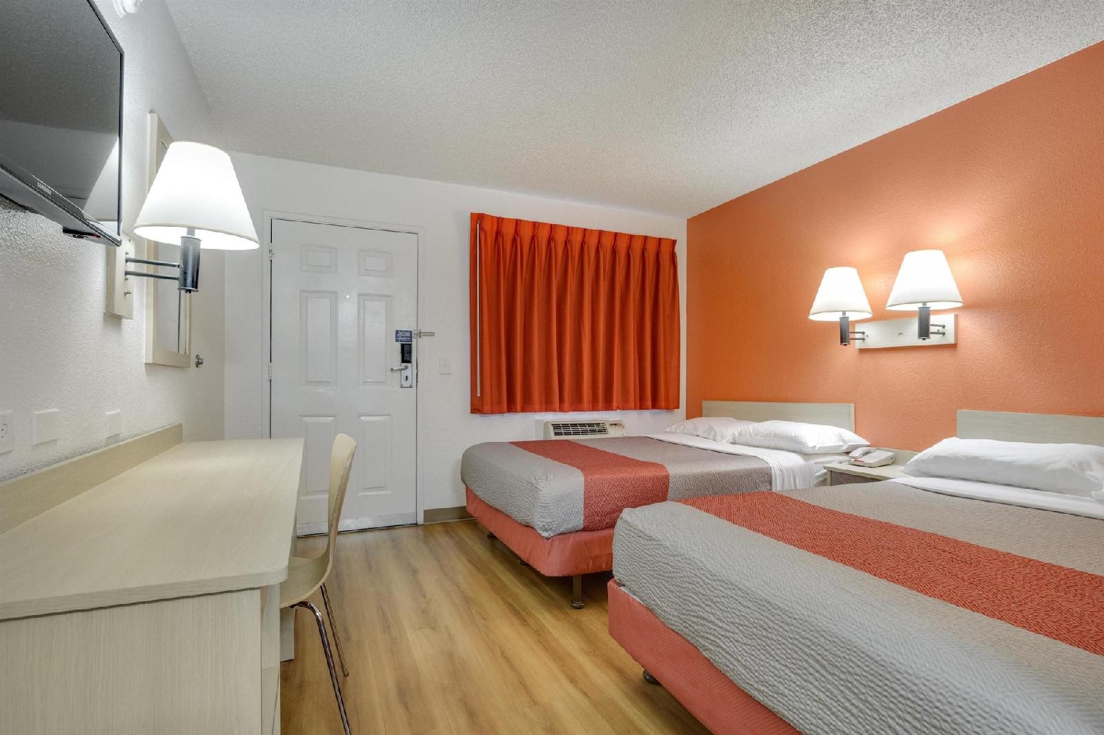Motel 6 Phoenix Tempe Broadway ASU