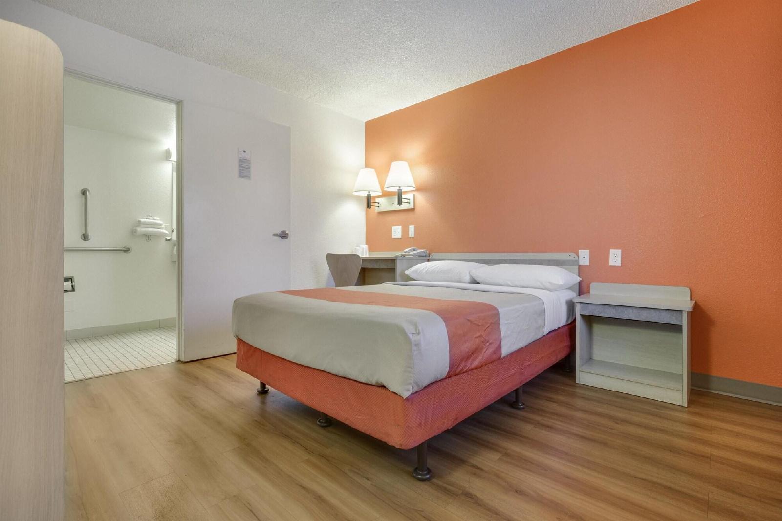 Motel 6 Phoenix Tempe Broadway ASU