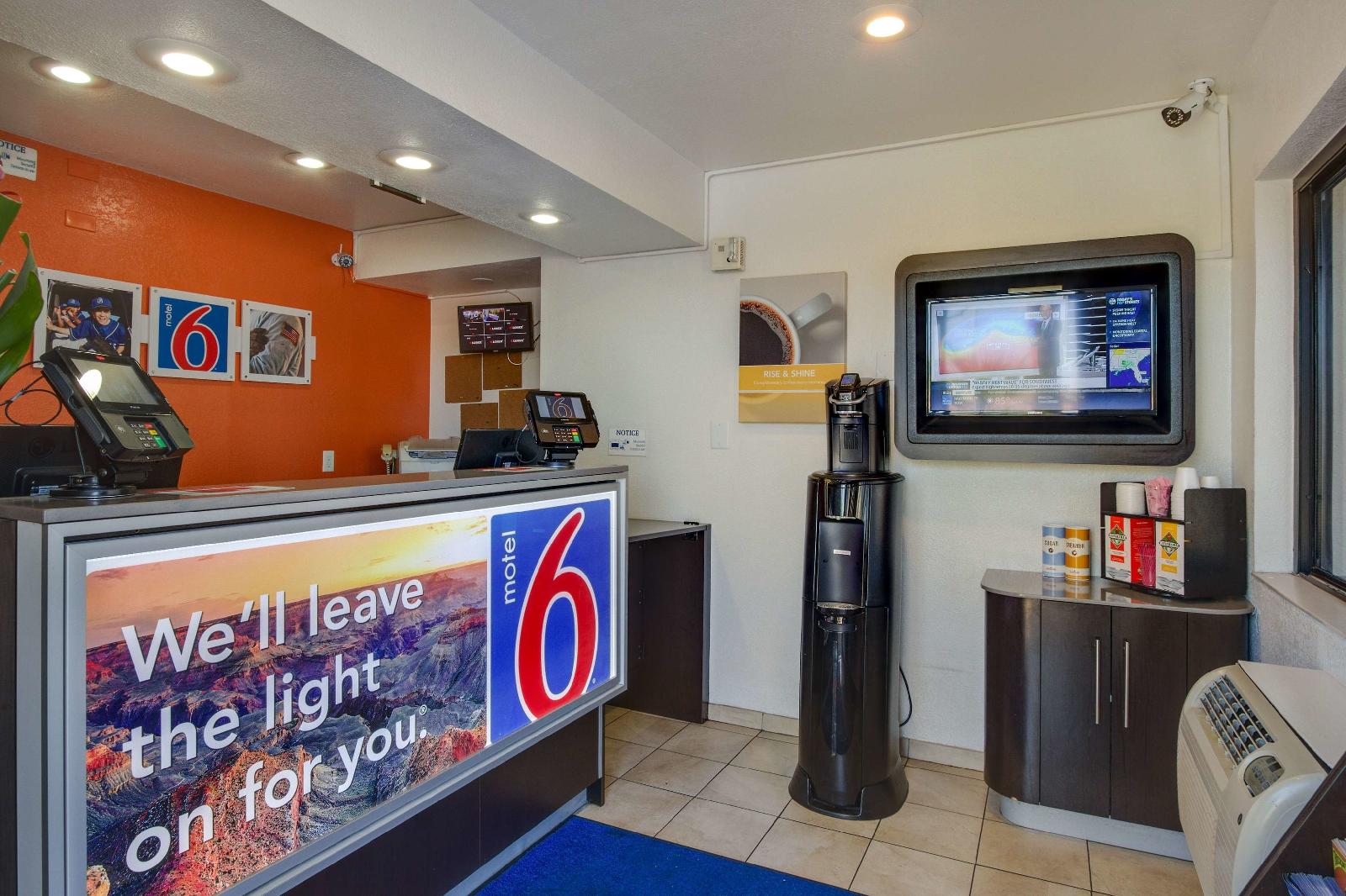 Motel 6 Phoenix Tempe Broadway ASU