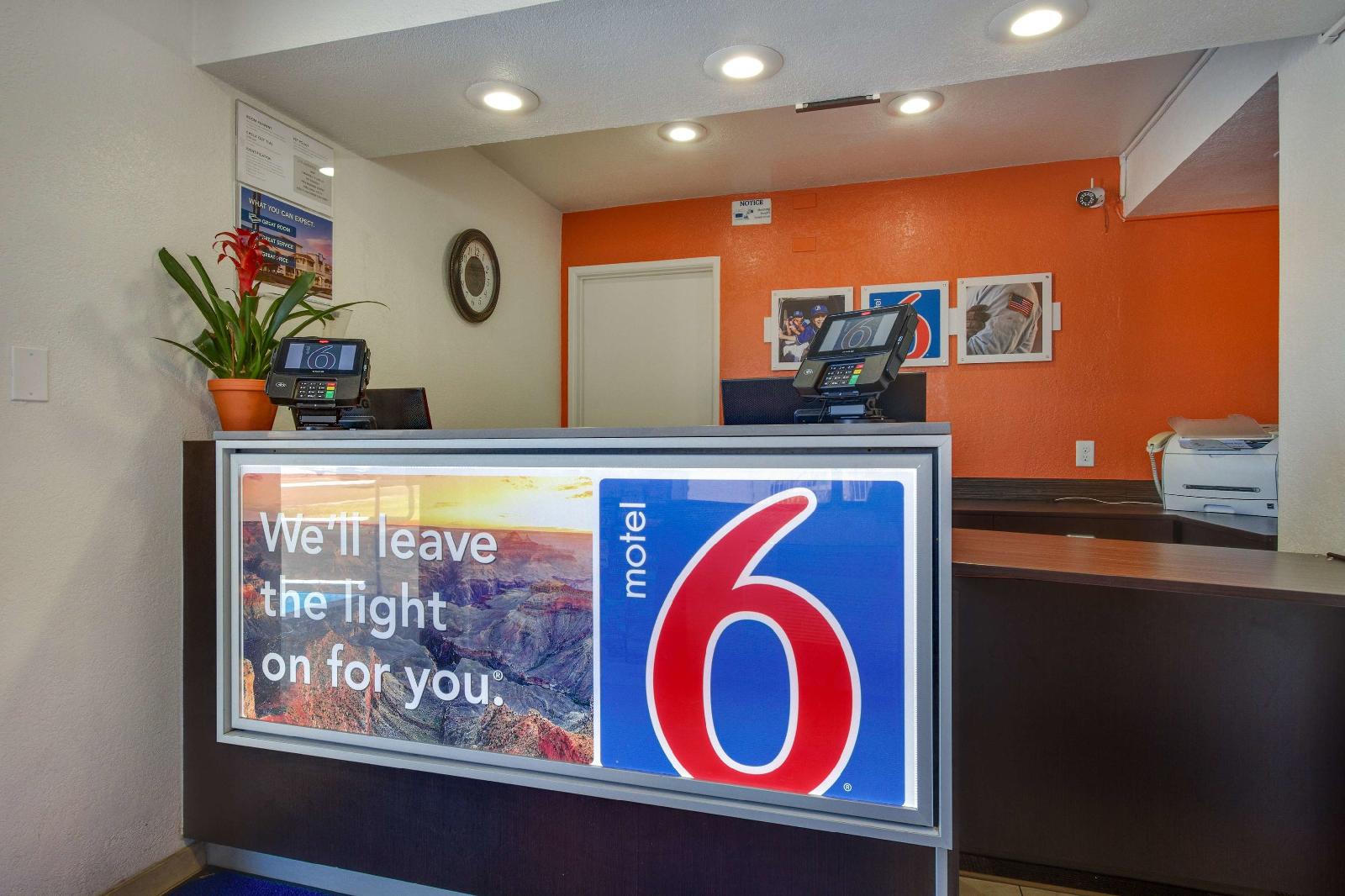 Motel 6 Phoenix Tempe Broadway ASU