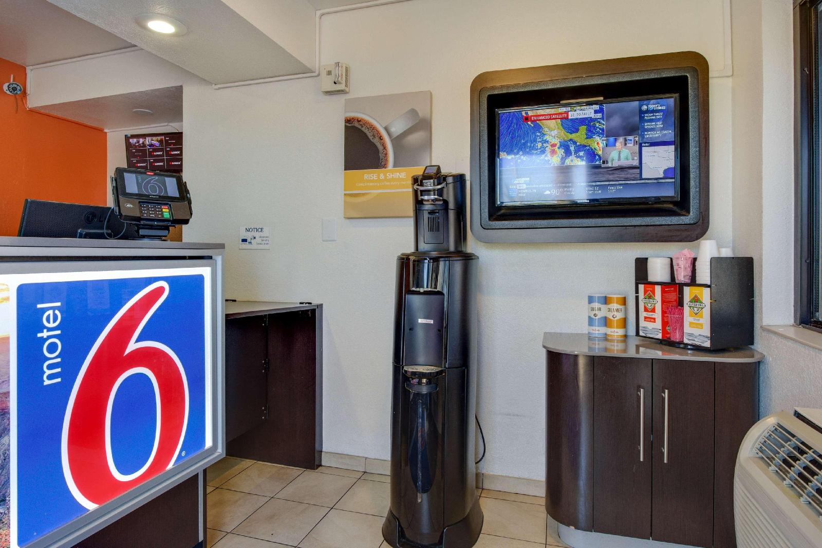 Motel 6 Phoenix Tempe Broadway ASU