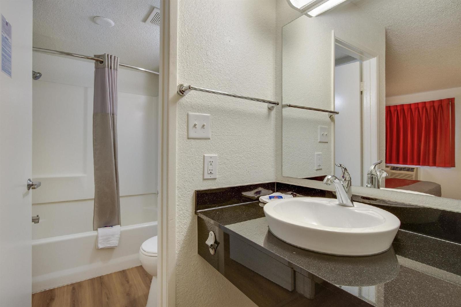 Motel 6 Phoenix Tempe Broadway ASU