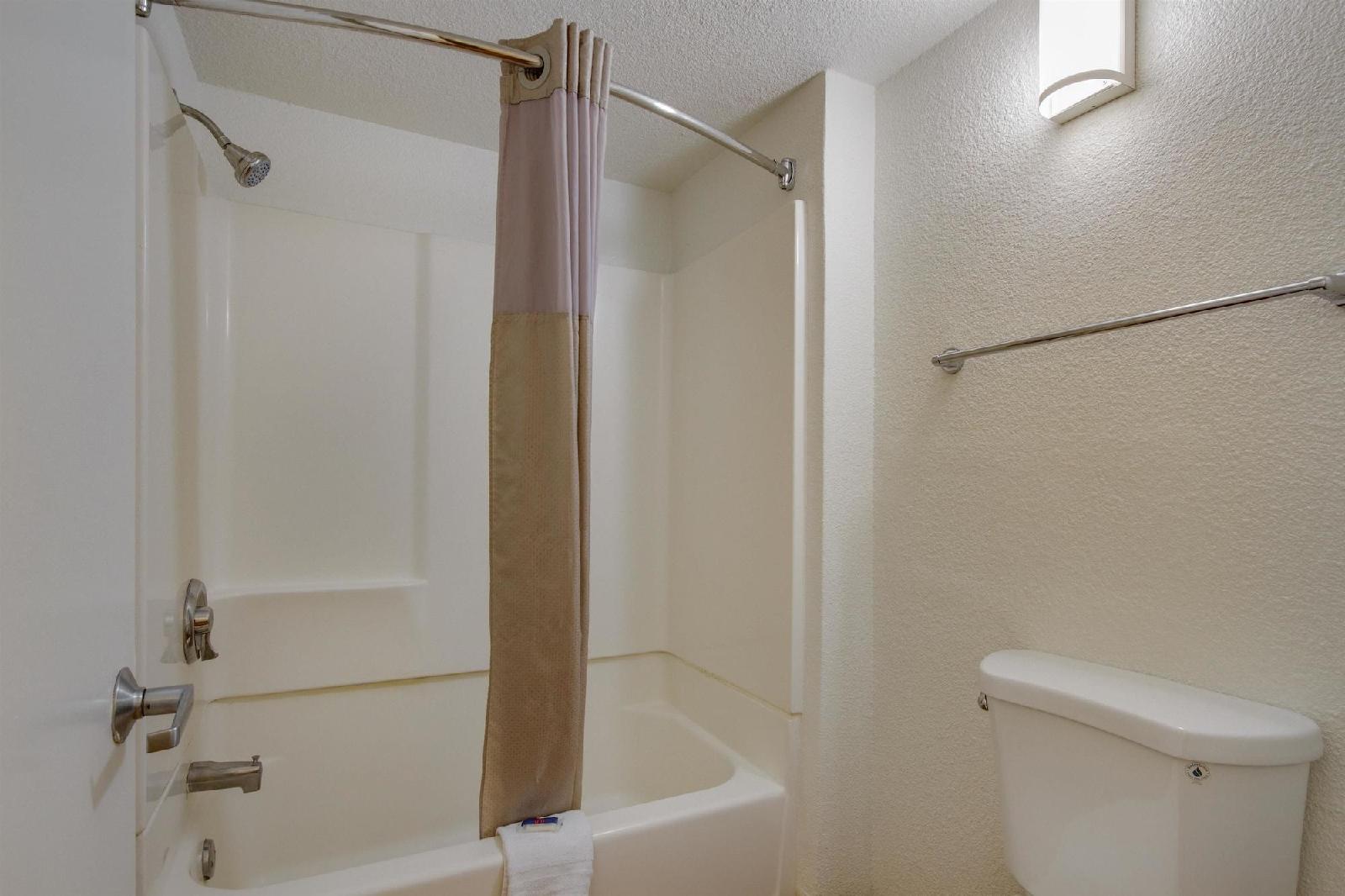 Motel 6 Phoenix Tempe Broadway ASU
