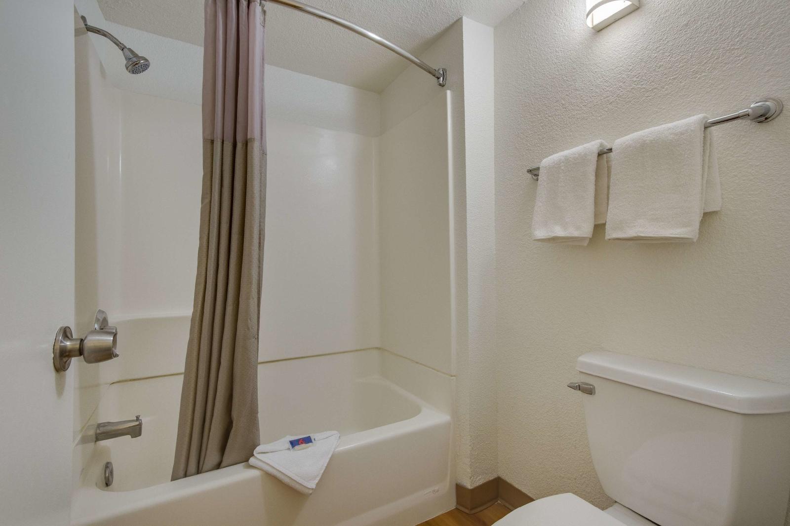 Motel 6 Phoenix Tempe Broadway ASU