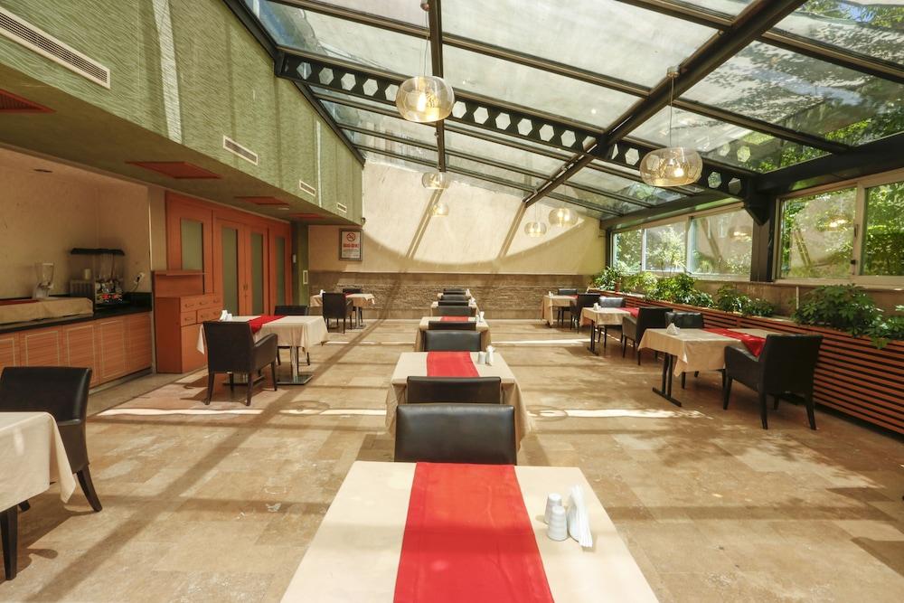 Nuezhet Hotel