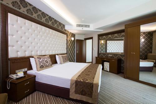 Grand Altuntas