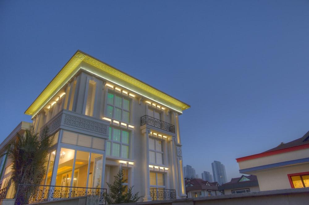Elegance Asia Hotel