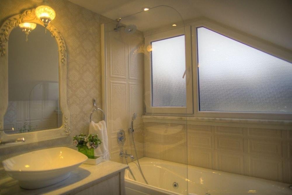 Elegance Asia Hotel