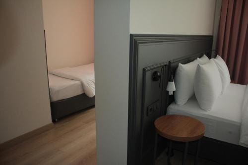 City Hotel