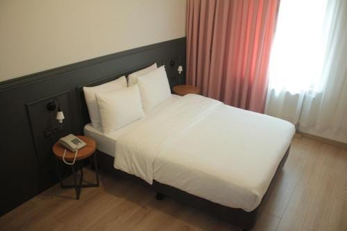City Hotel