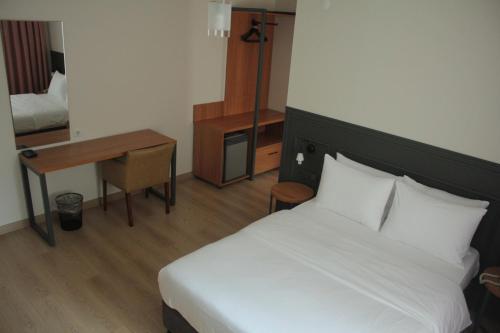 City Hotel