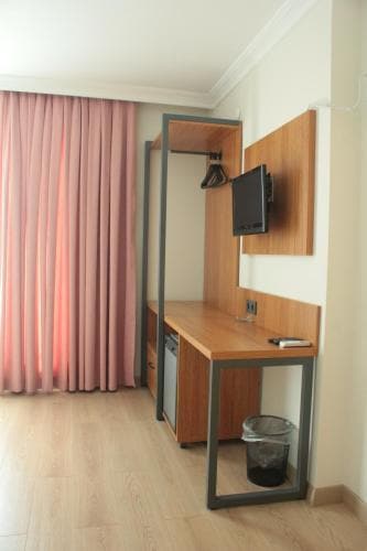 City Hotel