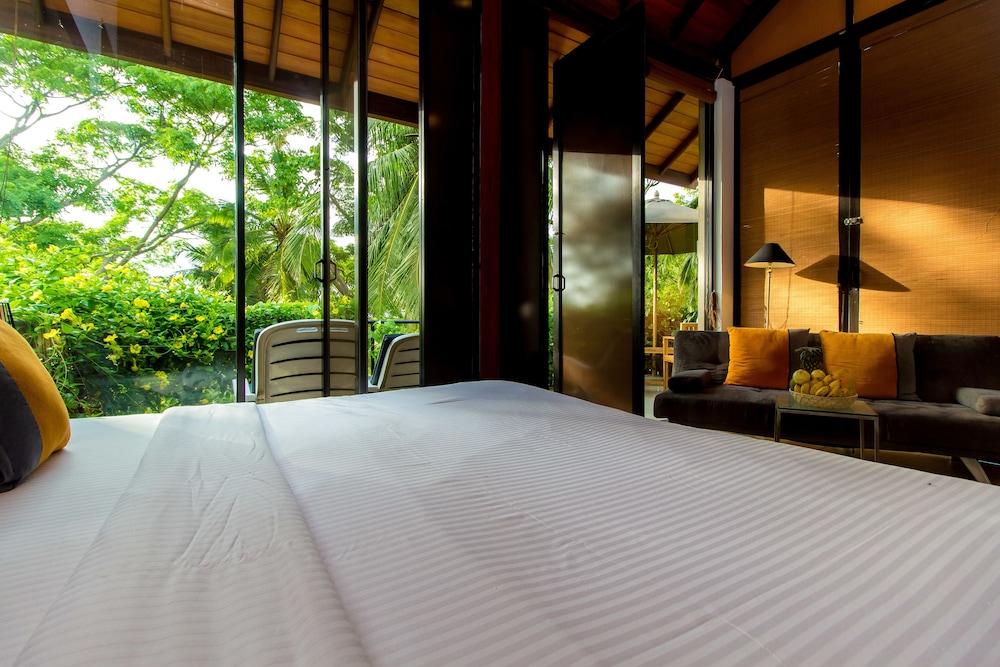 Palm Paradise Cabanas