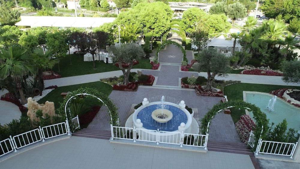 Edra Palace