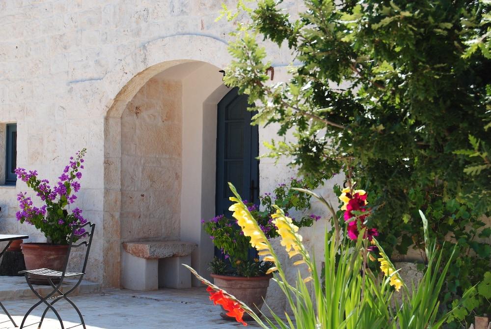 Trulli Gallo Rosso