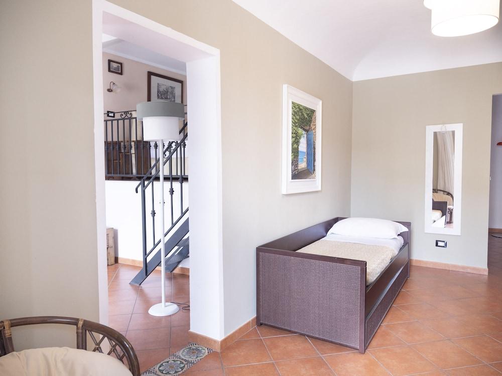 Kalamarina Rooms
