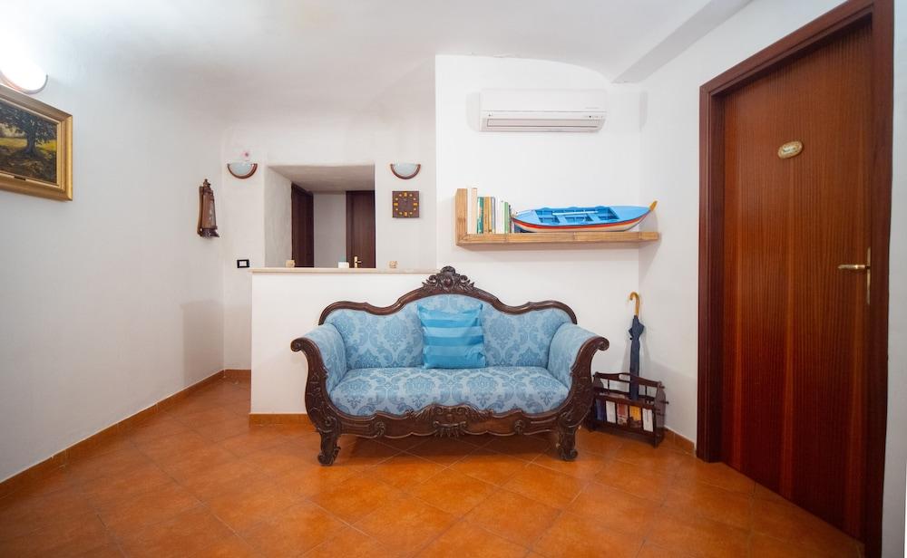 Kalamarina Rooms