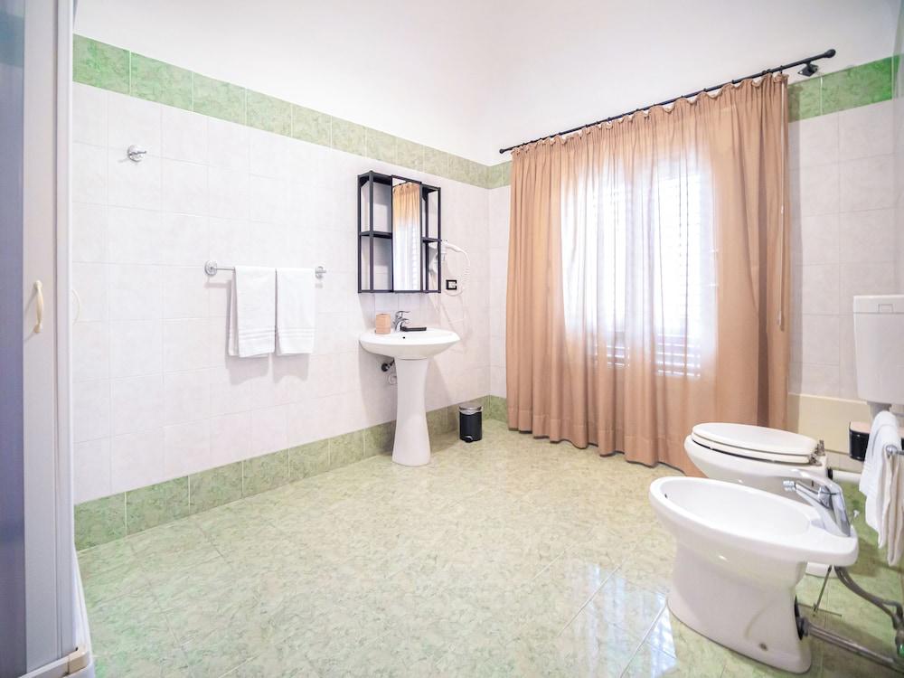 Kalamarina Rooms