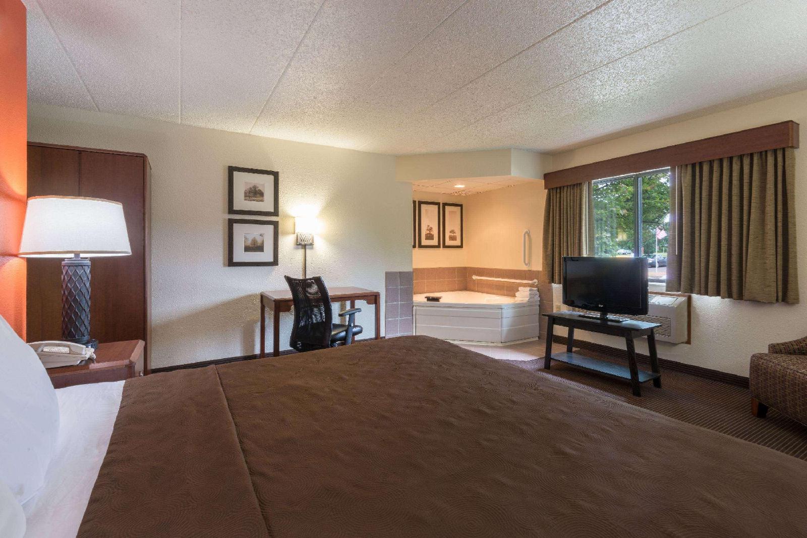 AmericInn Minocqua