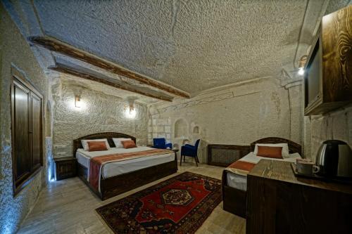 Castle Cave House